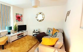 Sea Breeze, 2 Bdr With En-Suites, Private Parking, Internet- Sleeps 4 Ppl